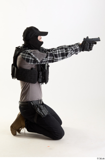 Andrew Elliott Kneeling Shooting kneeling shooting whole body 0007.jpg